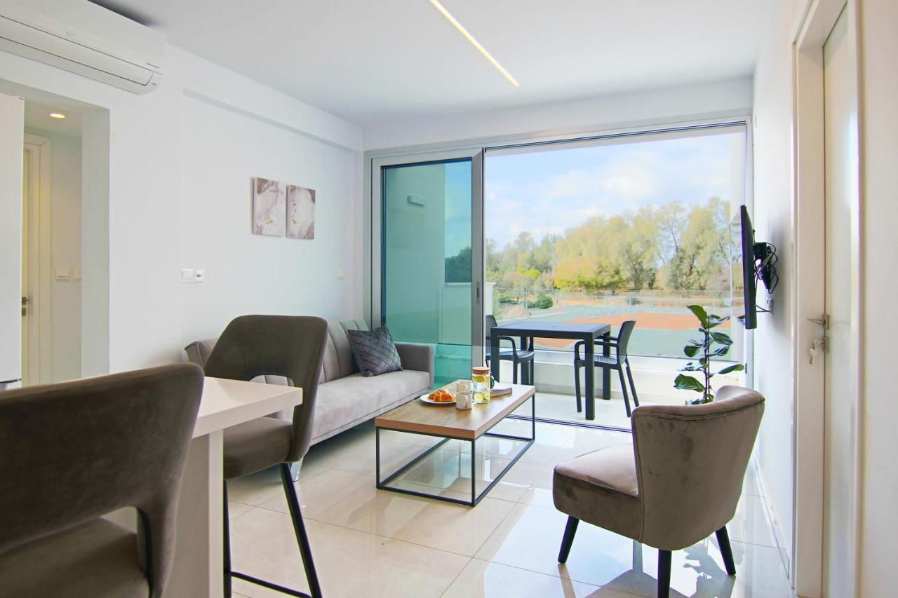 Phaedrus Living - Seaside Executive Flat Harbour 101 Lägenhet Paphos Exteriör bild