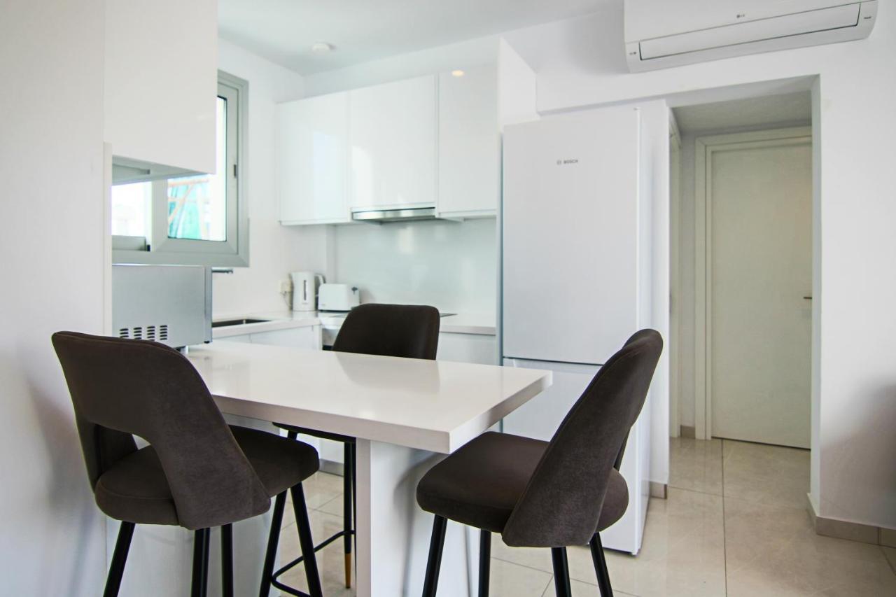 Phaedrus Living - Seaside Executive Flat Harbour 101 Lägenhet Paphos Exteriör bild