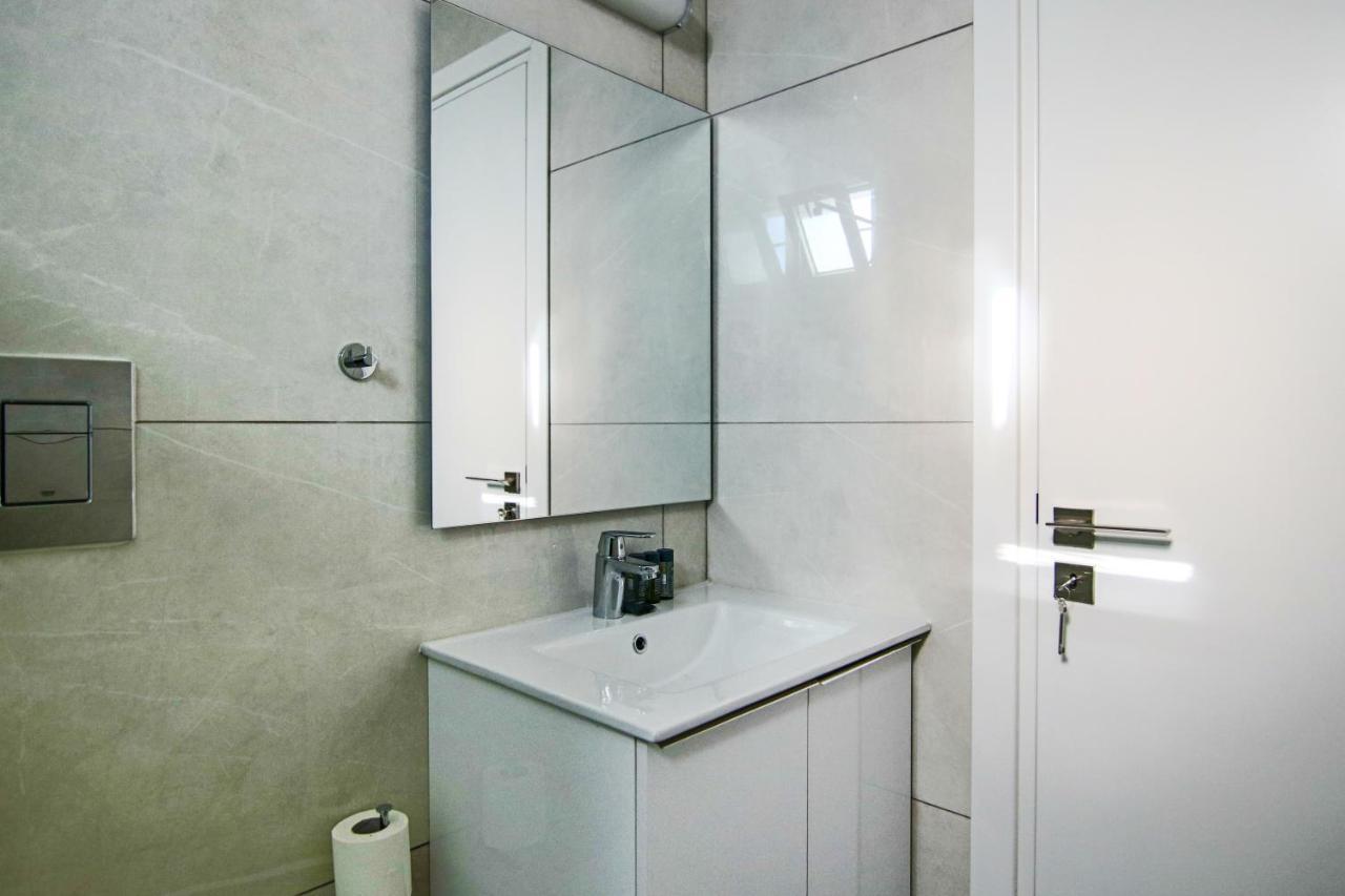 Phaedrus Living - Seaside Executive Flat Harbour 101 Lägenhet Paphos Exteriör bild